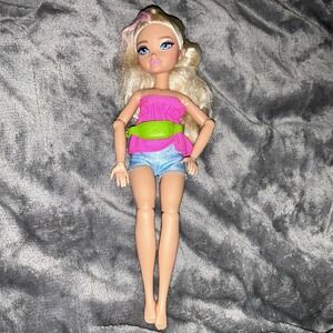 Mattel Barbie 2023 Dream Besties Malibu Fashion Doll Articulated Blonde Hair
